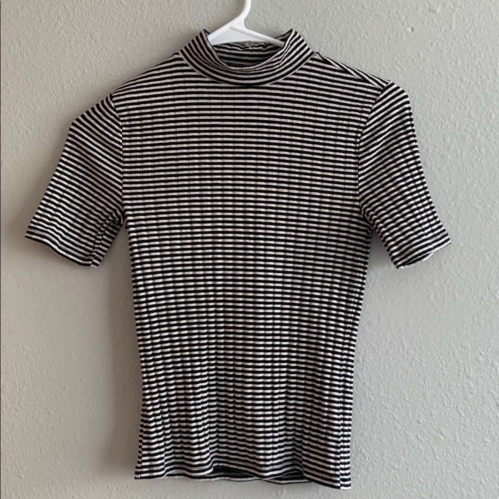 Forever 22 short sleeved top (like new)